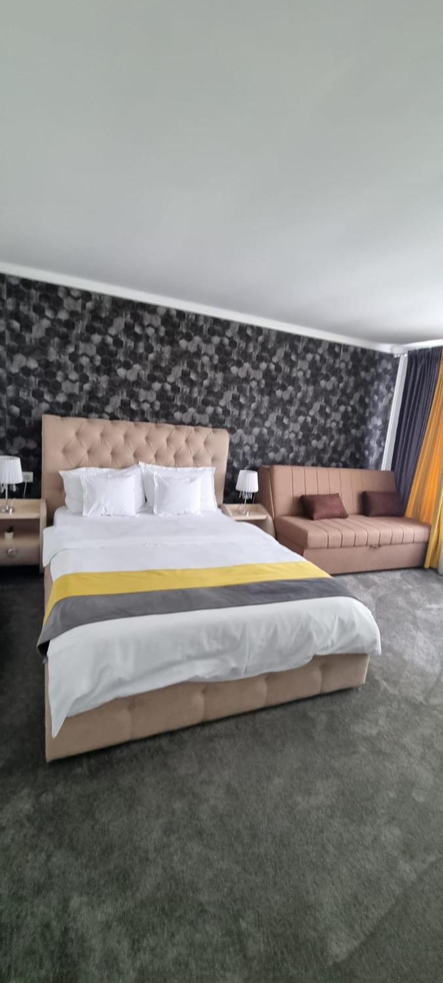 Casa Sonia Hotel Targu Jiu Bagian luar foto