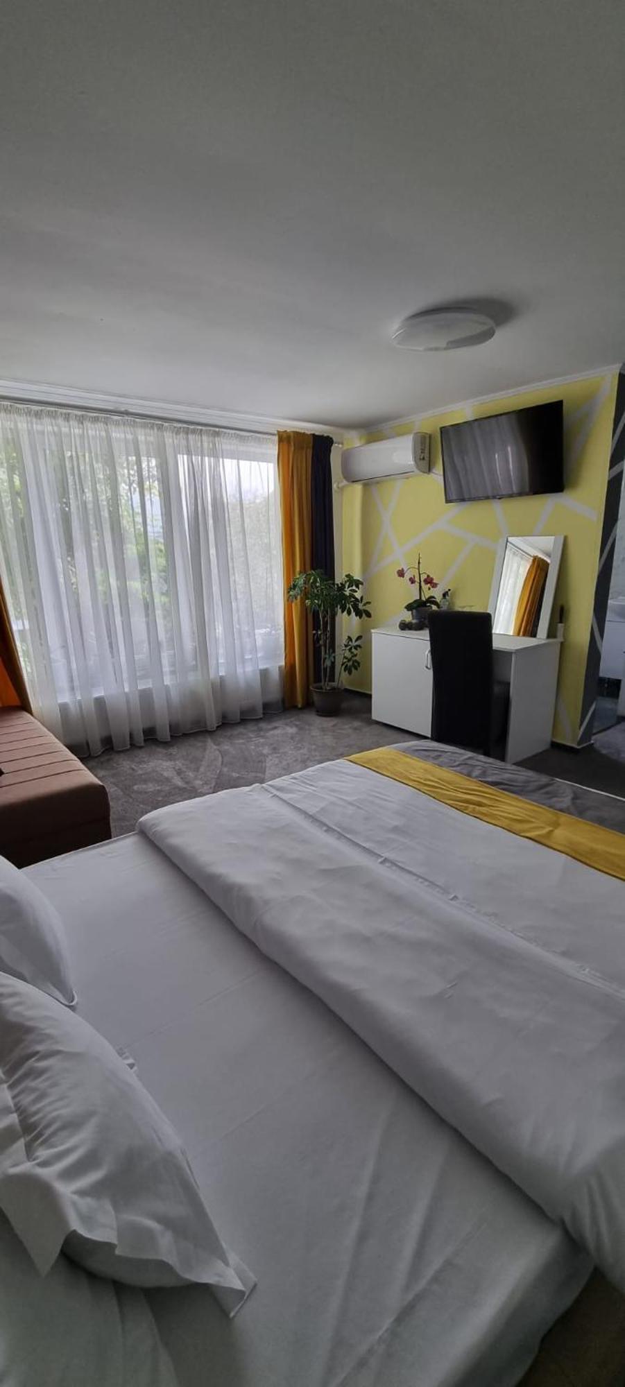 Casa Sonia Hotel Targu Jiu Bagian luar foto