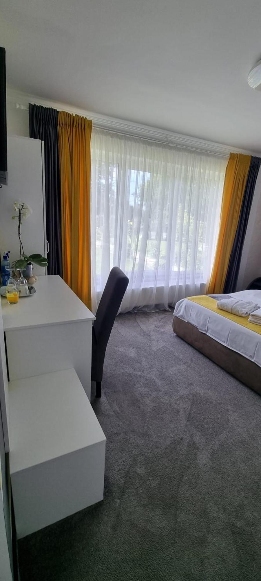Casa Sonia Hotel Targu Jiu Bagian luar foto